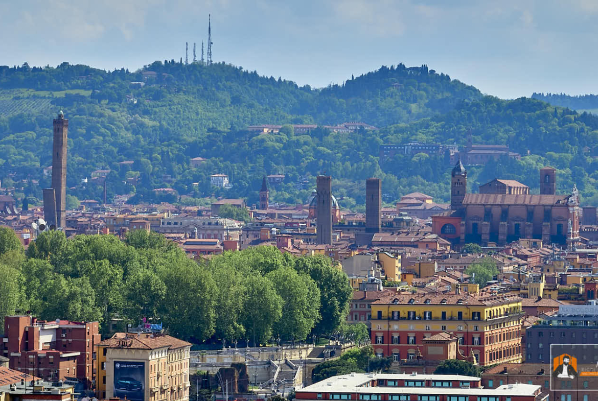 BILOCALE RISTRUTTURATO con DOPPIO INGRESSO | In PIAZZA dell’UNITÀ a BOLOGNA
