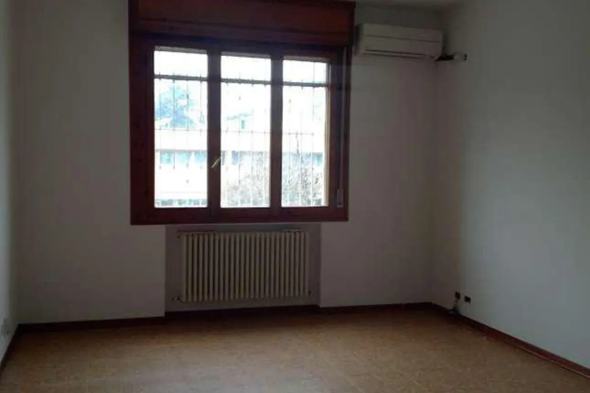 FUNZIONALE, SPAZIOSA ED ELEGANTE CASA A BARICELLA, BOLOGNA (4)