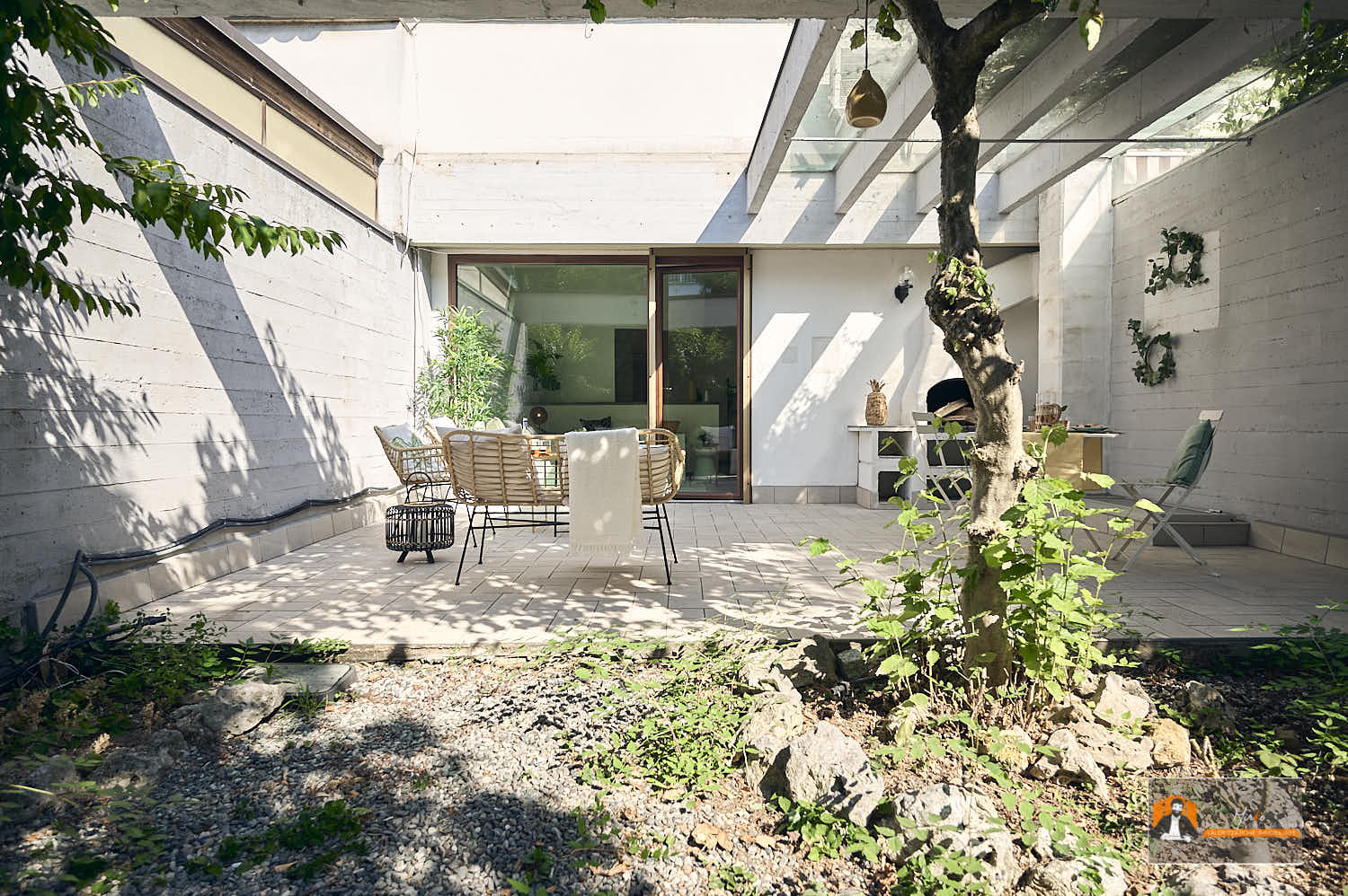 VILLETTA a SCHIERA a RIALE, CASALECCHIO di RENO (BO): 3 CAMERE, 3 BAGNI e GIARDINO ESCLUSIVO