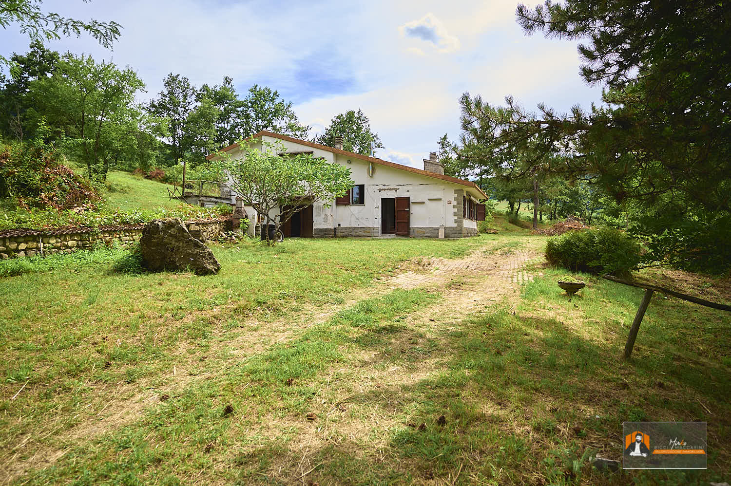 1 – Panoramica ingresso – Villa – casa – monofamiliare – vendita – Firenzuola – passo della Raticosa – Bologna – Firenze CASA INDIPENDENTE con TERRENO di 12.500 mq a MONTALBANO CAVRENNO (FI)