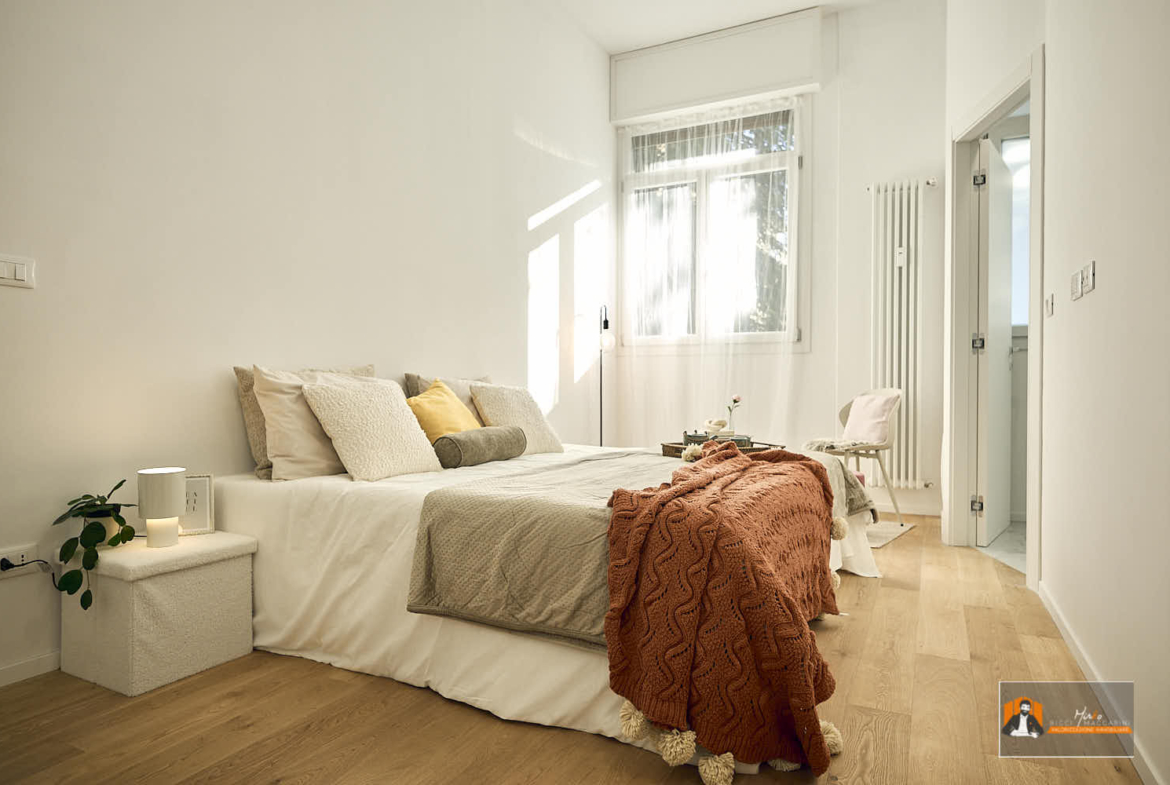 CASA LUCE – APPARTAMENTO RISTRUTTURATO in VENDITA | 2 CAMERE, 2 BAGNI, CABINA ARMADIO e POSTO AUTO |  In VIA ABRUZZO a BOLOGNA