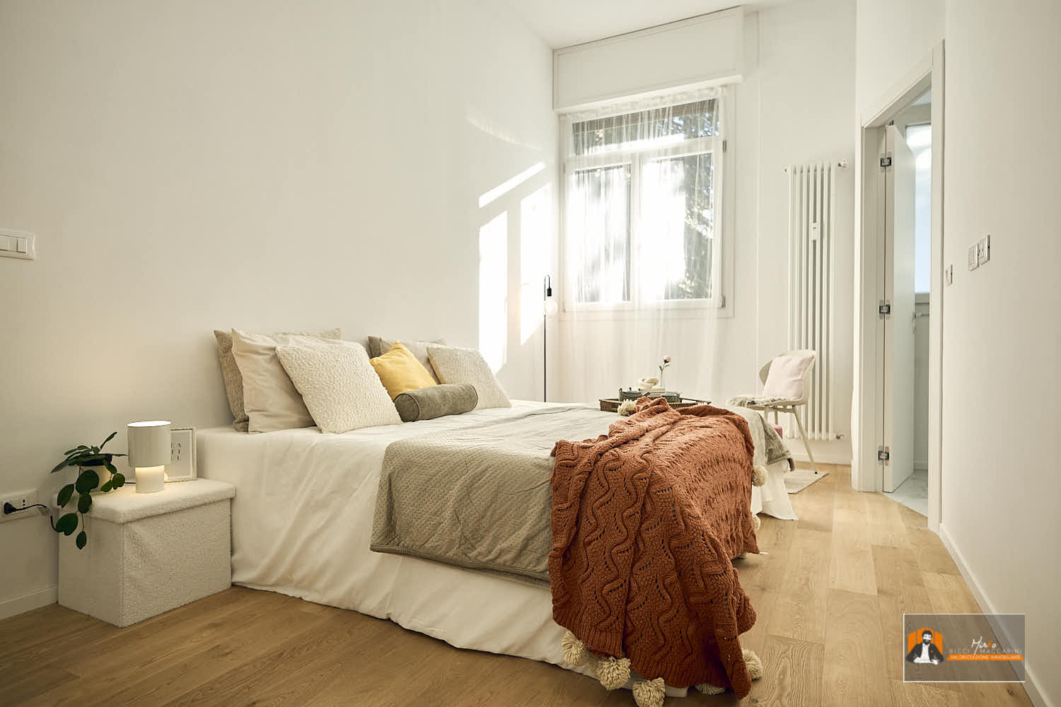CASA LUCE – APPARTAMENTO RISTRUTTURATO in VENDITA | 2 CAMERE, 2 BAGNI, CABINA ARMADIO e POSTO AUTO |  In VIA ABRUZZO a BOLOGNA