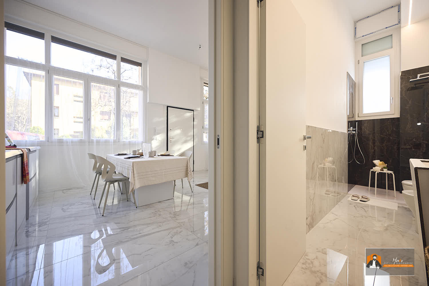 CASA LUCE – APPARTAMENTO RISTRUTTURATO in VENDITA | 2 CAMERE, 2 BAGNI, CABINA ARMADIO e POSTO AUTO |  In VIA ABRUZZO a BOLOGNA