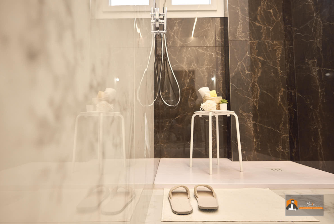 CASA LUCE – APPARTAMENTO RISTRUTTURATO in VENDITA | 2 CAMERE, 2 BAGNI, CABINA ARMADIO e POSTO AUTO |  In VIA ABRUZZO a BOLOGNA