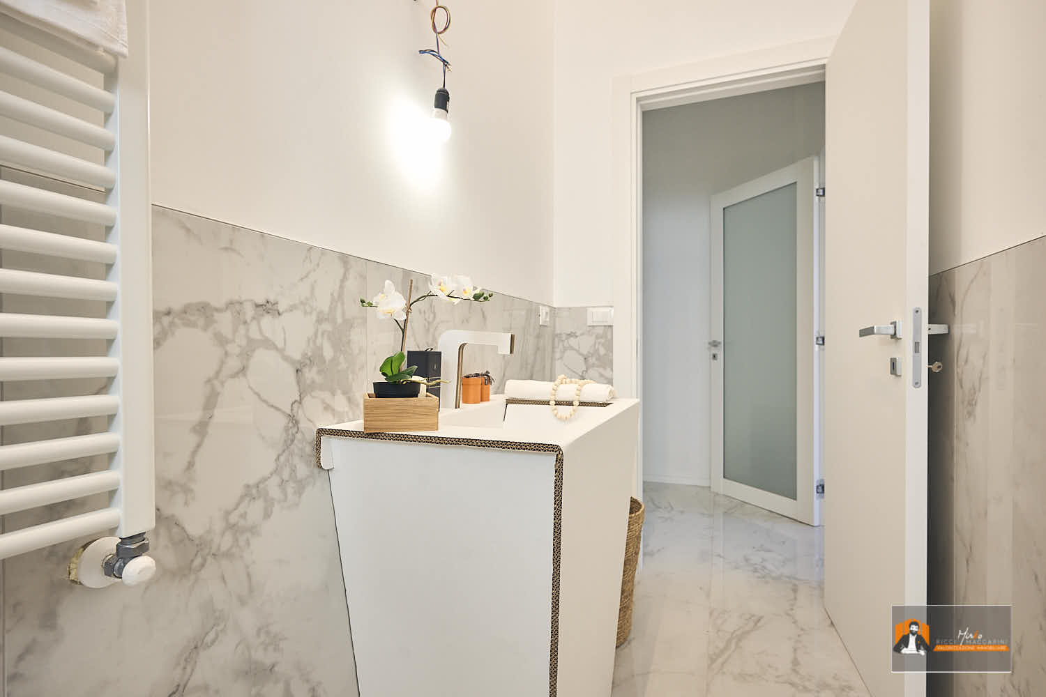 CASA LUCE – APPARTAMENTO RISTRUTTURATO in VENDITA | 2 CAMERE, 2 BAGNI, CABINA ARMADIO e POSTO AUTO |  In VIA ABRUZZO a BOLOGNA