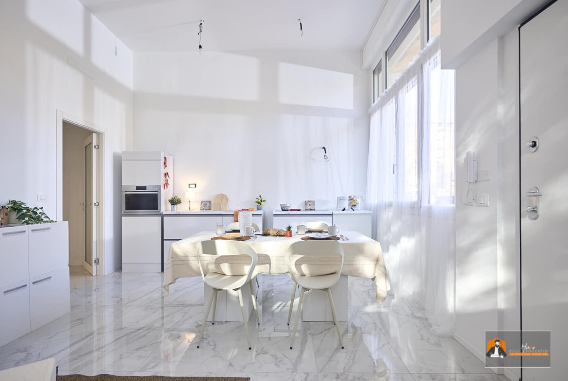 CASA LUCE – APPARTAMENTO RISTRUTTURATO in VENDITA | 2 CAMERE, 2 BAGNI, CABINA ARMADIO e POSTO AUTO |  In VIA ABRUZZO a BOLOGNA