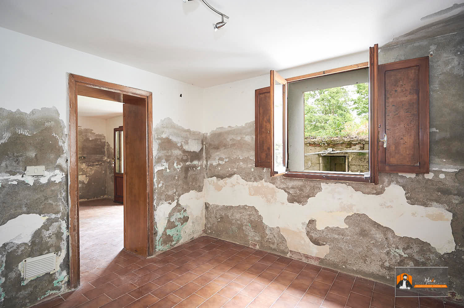 21 – Camera piano terra – Villa – casa – monofamiliare – vendita – Firenzuola – passo della Raticosa – Bologna – Firenze CASA INDIPENDENTE con TERRENO di 12.500 mq a MONTALBANO CAVRENNO (FI)