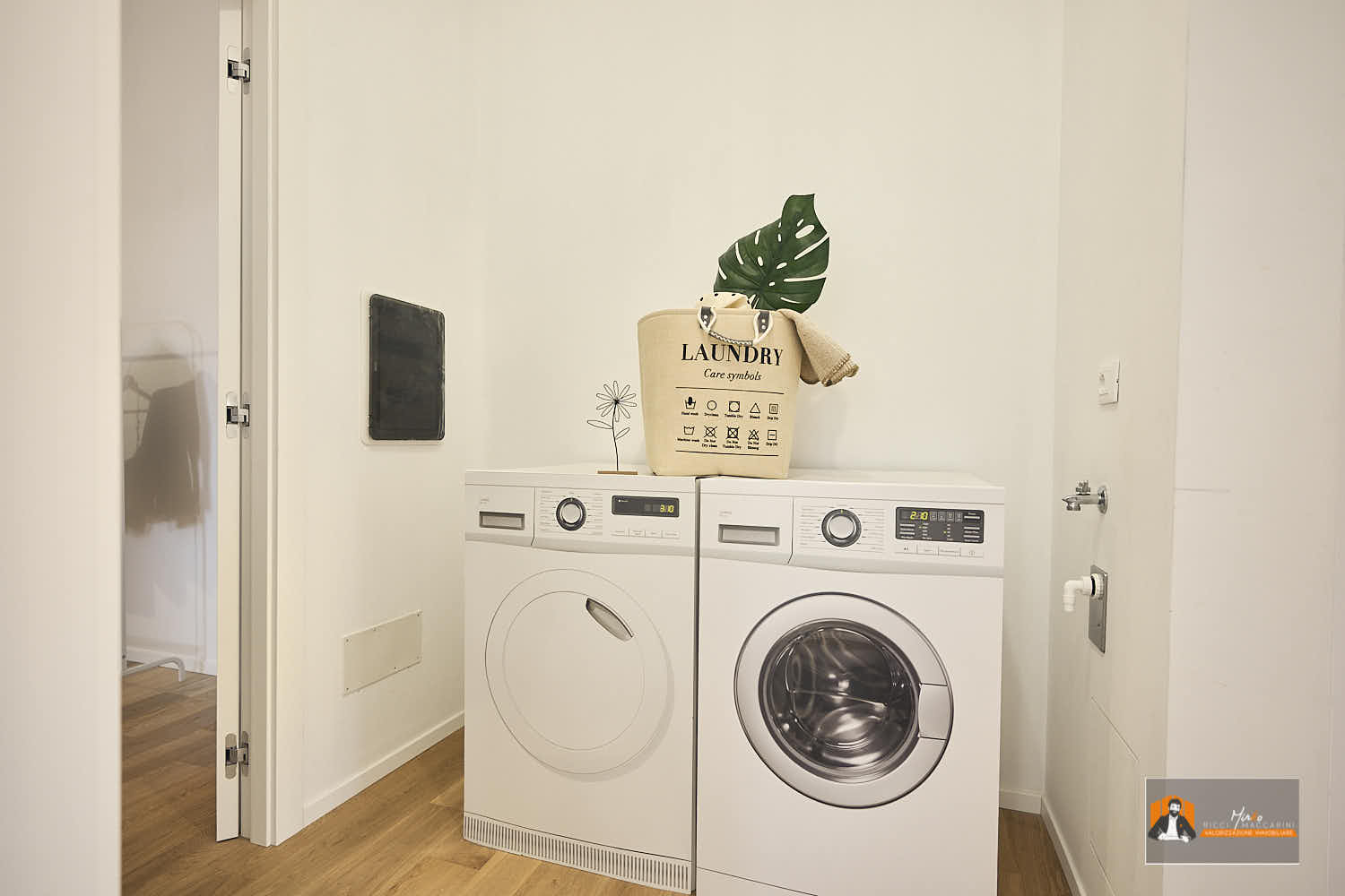 CASA LUCE – APPARTAMENTO RISTRUTTURATO in VENDITA | 2 CAMERE, 2 BAGNI, CABINA ARMADIO e POSTO AUTO |  In VIA ABRUZZO a BOLOGNA