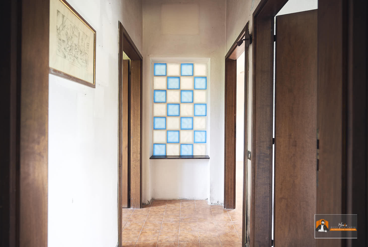 CASA INDIPENDENTE con TERRENO di 12.500 mq a MONTALBANO CAVRENNO (FI)
