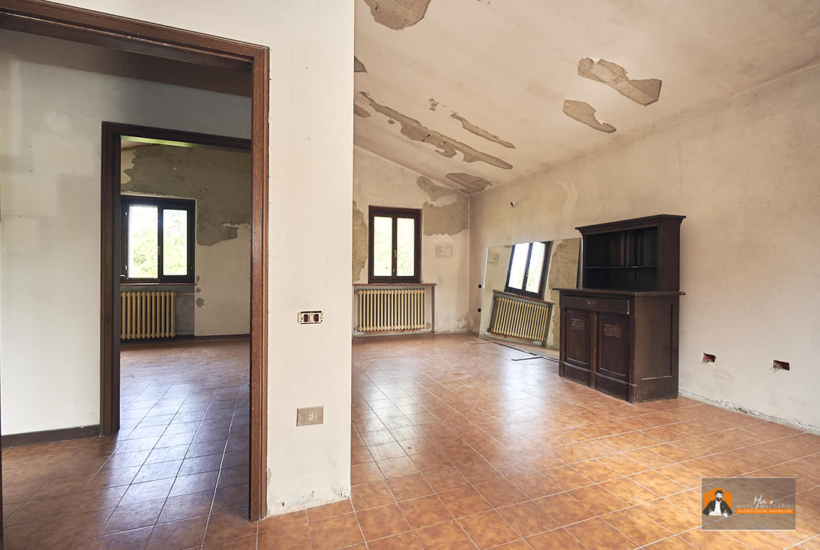 CASA INDIPENDENTE con TERRENO di 12.500 mq a MONTALBANO CAVRENNO (FI)