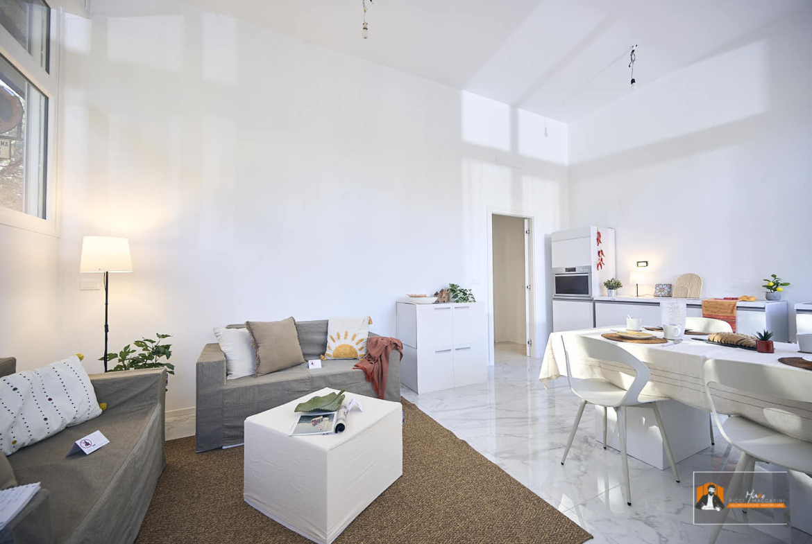 CASA LUCE – APPARTAMENTO RISTRUTTURATO in VENDITA | 2 CAMERE, 2 BAGNI, CABINA ARMADIO e POSTO AUTO |  In VIA ABRUZZO a BOLOGNA