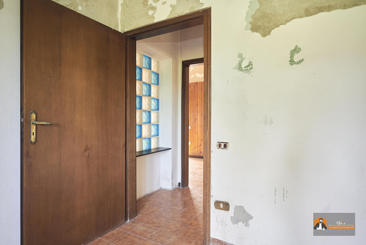 CASA INDIPENDENTE con TERRENO di 12.500 mq a MONTALBANO CAVRENNO (FI)