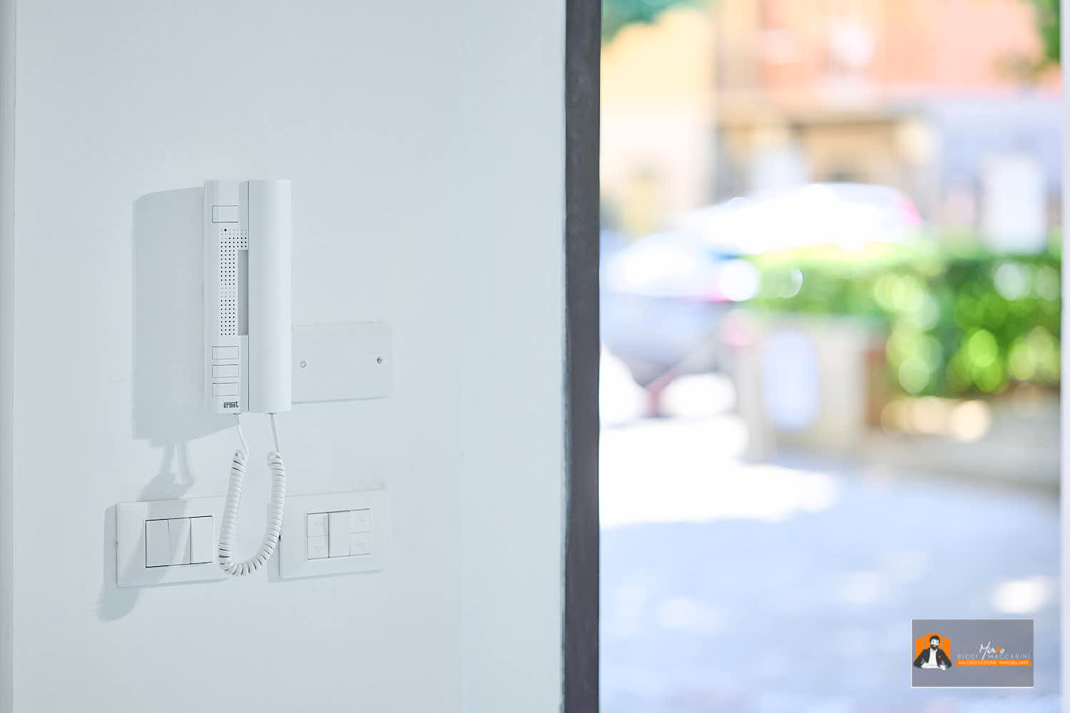 CASA LUCE – APPARTAMENTO RISTRUTTURATO in VENDITA | 2 CAMERE, 2 BAGNI, CABINA ARMADIO e POSTO AUTO |  In VIA ABRUZZO a BOLOGNA