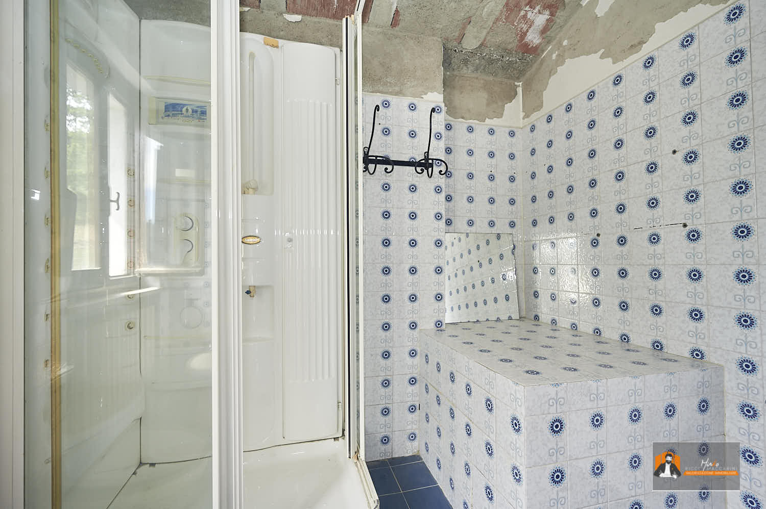 36 – Bagno secondo piano – Villa – casa – monofamiliare – vendita – Firenzuola – passo della Raticosa – Bologna – Firenze CASA INDIPENDENTE con TERRENO di 12.500 mq a MONTALBANO CAVRENNO (FI)
