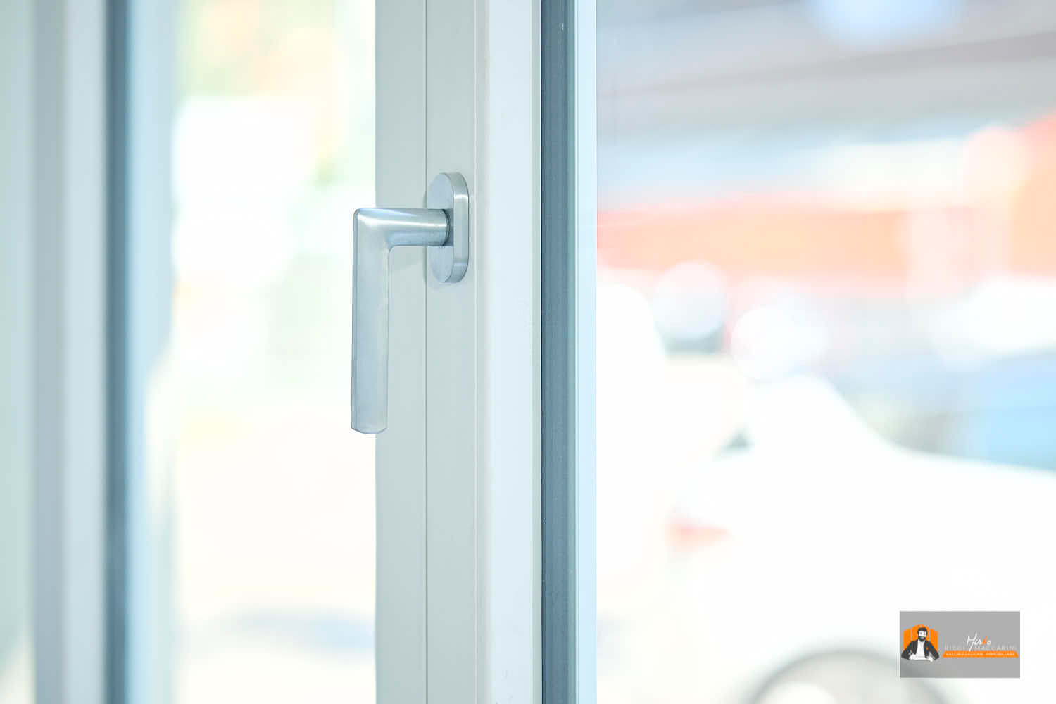 CASA LUCE – APPARTAMENTO RISTRUTTURATO in VENDITA | 2 CAMERE, 2 BAGNI, CABINA ARMADIO e POSTO AUTO |  In VIA ABRUZZO a BOLOGNA