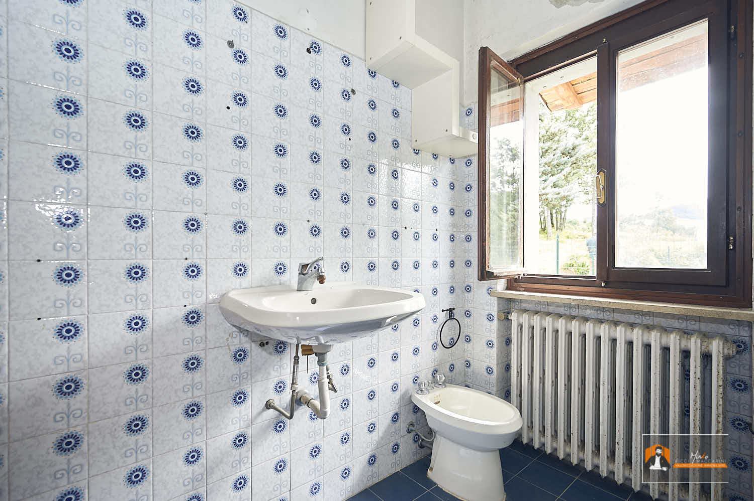 37 – Bagno Finestrato secondo piano – Villa – casa – monofamiliare – vendita – Firenzuola – passo della Raticosa – Bologna – Firenze CASA INDIPENDENTE con TERRENO di 12.500 mq a MONTALBANO CAVRENNO (FI)