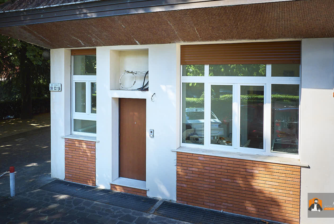 CASA LUCE – APPARTAMENTO RISTRUTTURATO in VENDITA | 2 CAMERE, 2 BAGNI, CABINA ARMADIO e POSTO AUTO |  In VIA ABRUZZO a BOLOGNA