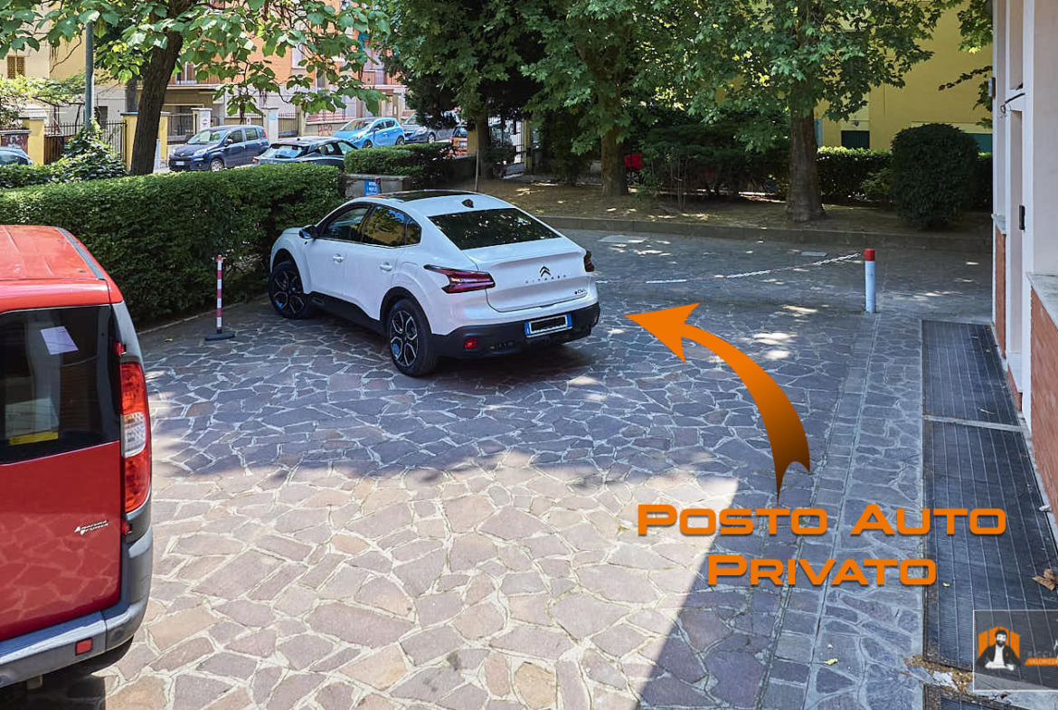 CASA LUCE – APPARTAMENTO RISTRUTTURATO in VENDITA | 2 CAMERE, 2 BAGNI, CABINA ARMADIO e POSTO AUTO |  In VIA ABRUZZO a BOLOGNA
