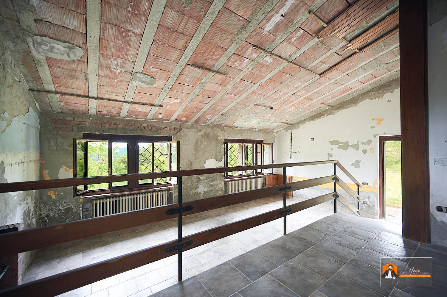 5 – Mezzanino salone principale – Villa – casa – monofamiliare – vendita – Firenzuola – passo della Raticosa – Bologna – Firenze CASA INDIPENDENTE con TERRENO di 12.500 mq a MONTALBANO CAVRENNO (FI)