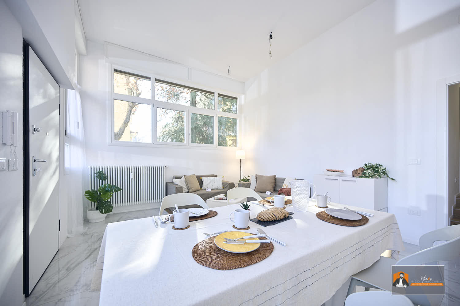 CASA LUCE – APPARTAMENTO RISTRUTTURATO in VENDITA | 2 CAMERE, 2 BAGNI, CABINA ARMADIO e POSTO AUTO |  In VIA ABRUZZO a BOLOGNA