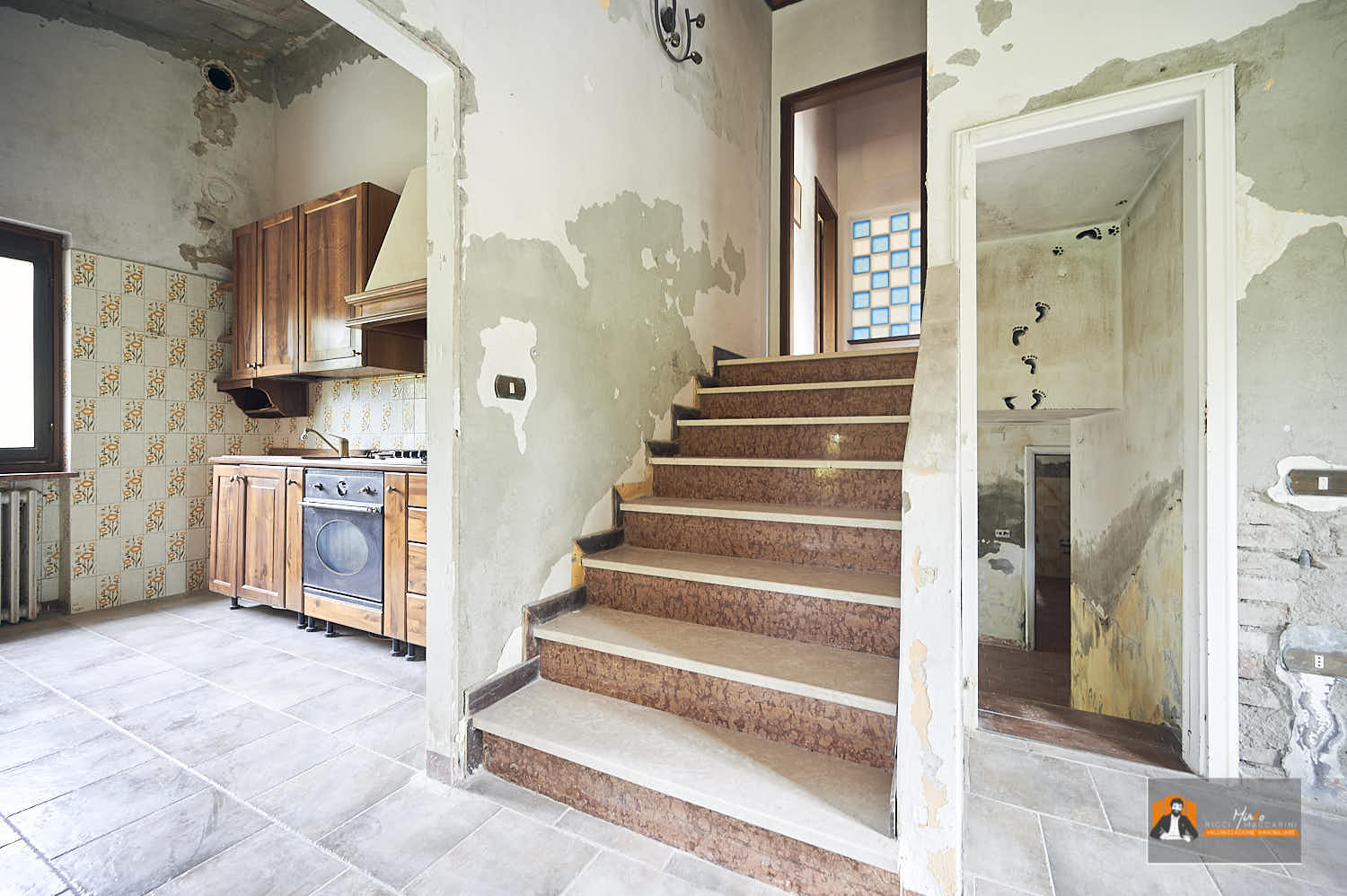 8 – Accesso cucina e zona notte – Villa – casa – monofamiliare – vendita – Firenzuola – passo della Raticosa – Bologna – Firenze CASA INDIPENDENTE con TERRENO di 12.500 mq a MONTALBANO CAVRENNO (FI)