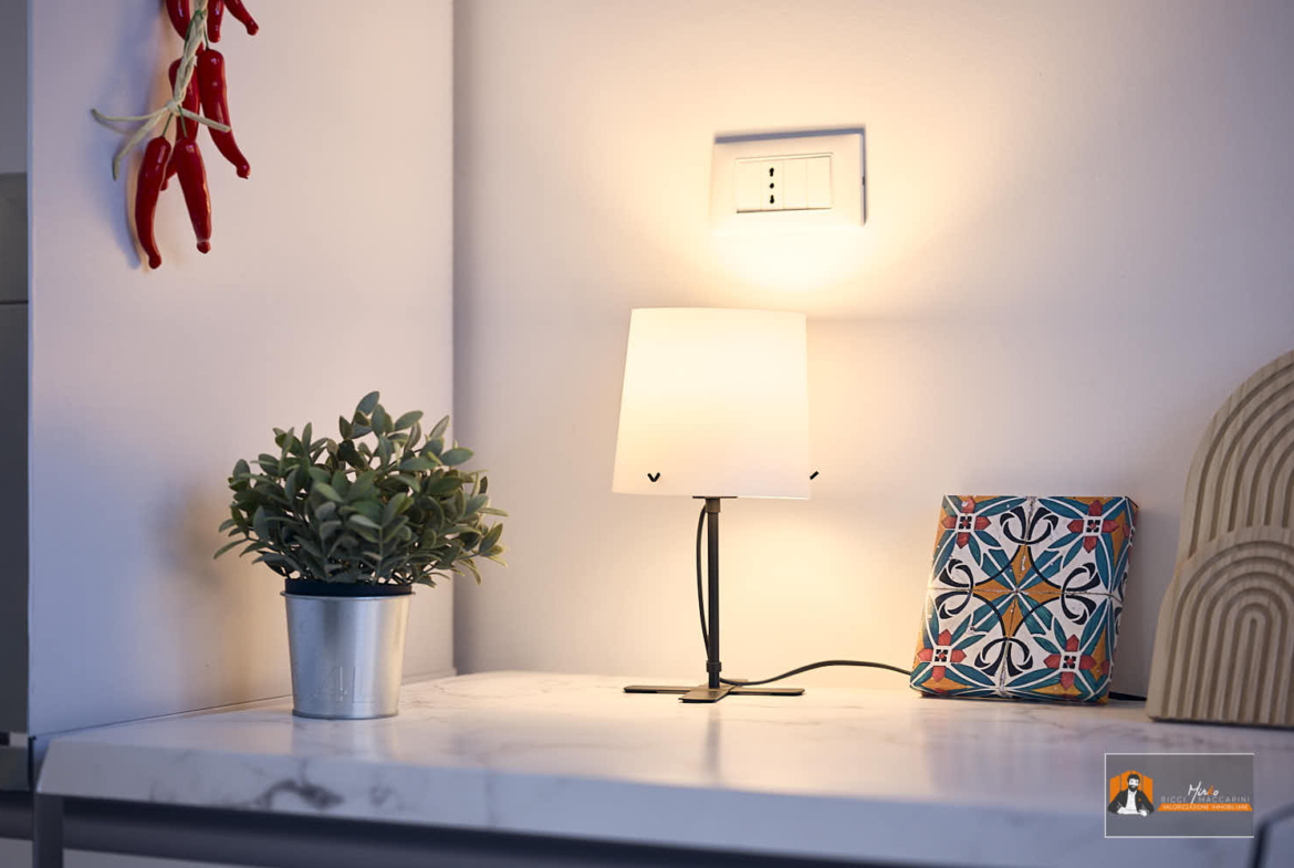 CASA LUCE – APPARTAMENTO RISTRUTTURATO in VENDITA | 2 CAMERE, 2 BAGNI, CABINA ARMADIO e POSTO AUTO |  In VIA ABRUZZO a BOLOGNA