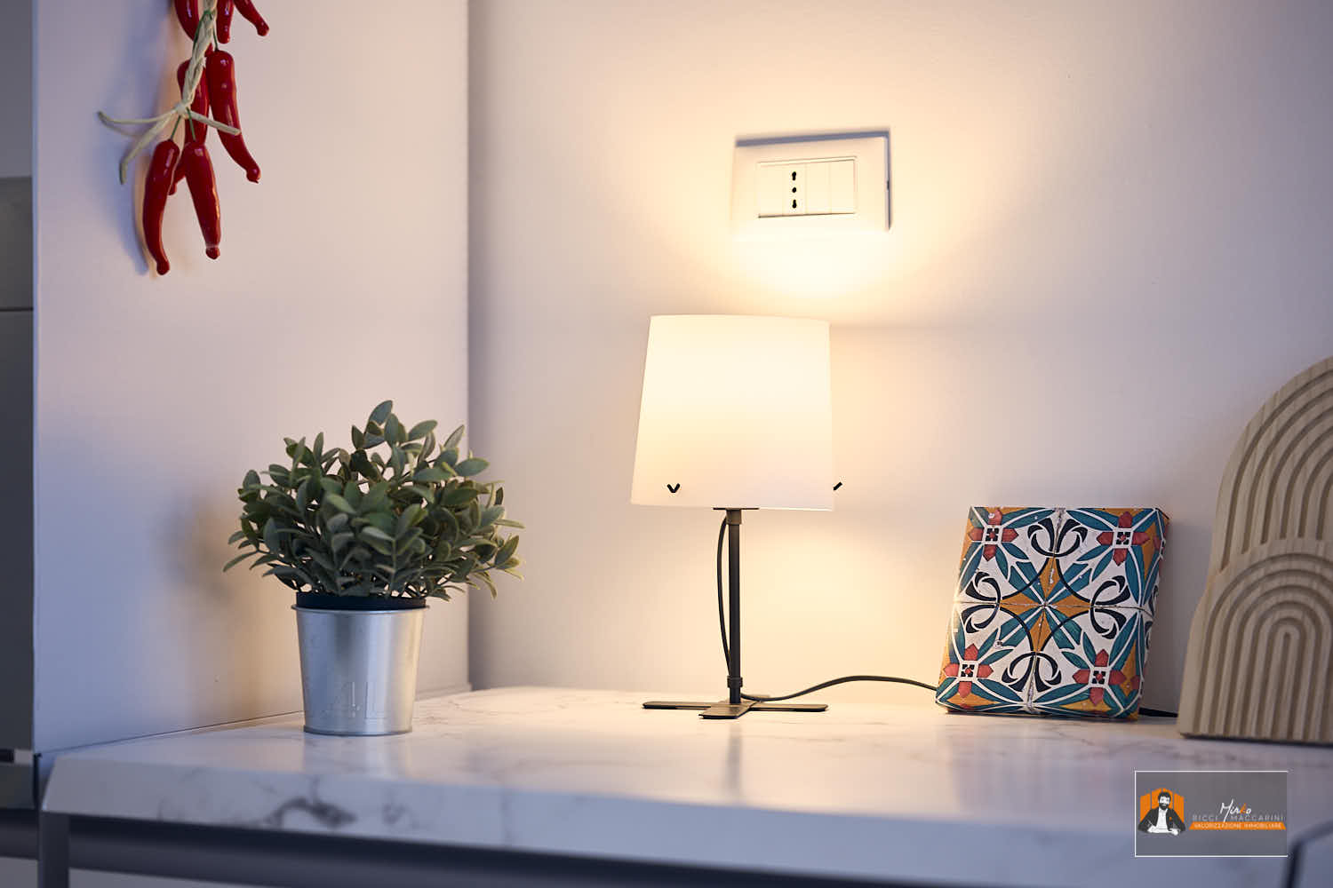 CASA LUCE – APPARTAMENTO RISTRUTTURATO in VENDITA | 2 CAMERE, 2 BAGNI, CABINA ARMADIO e POSTO AUTO |  In VIA ABRUZZO a BOLOGNA