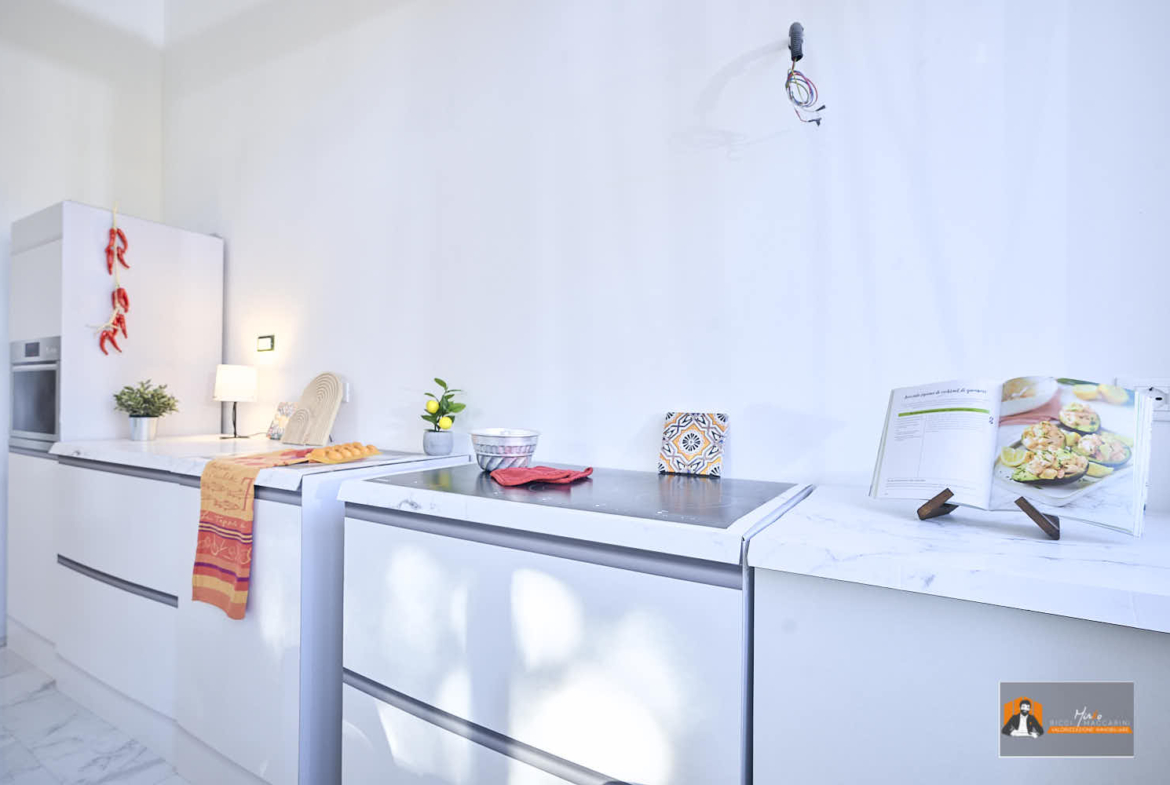 CASA LUCE – APPARTAMENTO RISTRUTTURATO in VENDITA | 2 CAMERE, 2 BAGNI, CABINA ARMADIO e POSTO AUTO |  In VIA ABRUZZO a BOLOGNA