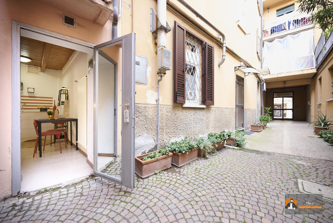 MONOLOCALE in VENDITA nel CUORE del CENTRO STORICO di BOLOGNA | VIA SAN VITALE