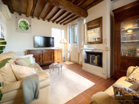 VILLA SINGOLA RISTRUTTURATA | 700 mq di GIARDINO, PATIO e CANTINA | FIESSO di CASTENASO