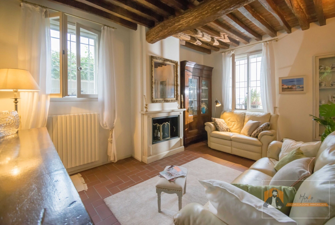 VILLA SINGOLA RISTRUTTURATA | 700 mq di GIARDINO, PATIO e CANTINA | FIESSO di CASTENASO
