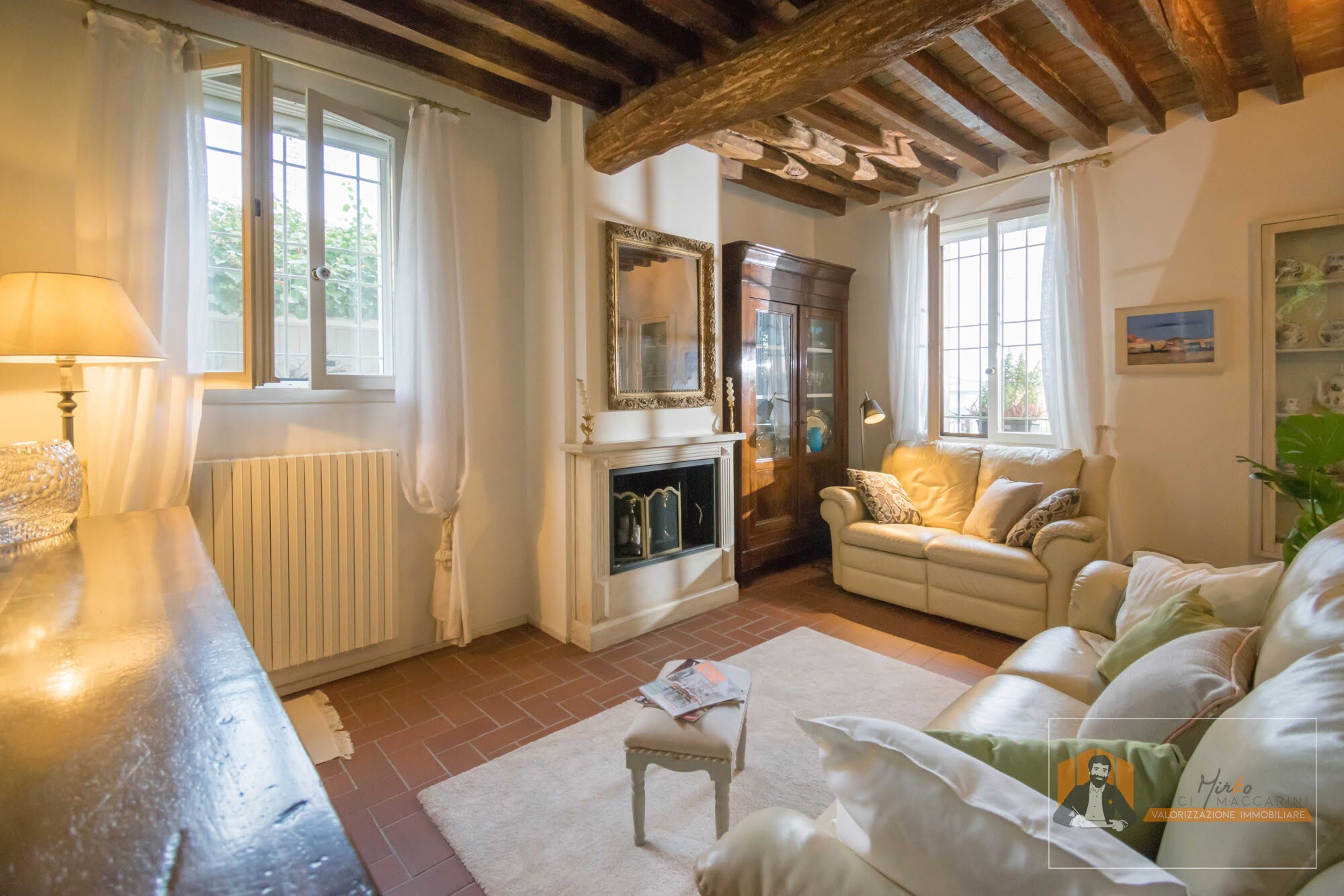VILLA SINGOLA RISTRUTTURATA | 700 mq di GIARDINO, PATIO e CANTINA | FIESSO di CASTENASO