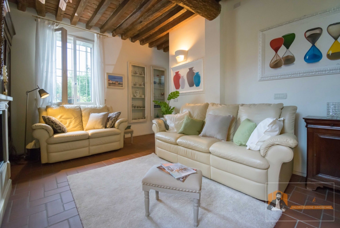VILLA SINGOLA RISTRUTTURATA | 700 mq di GIARDINO, PATIO e CANTINA | FIESSO di CASTENASO