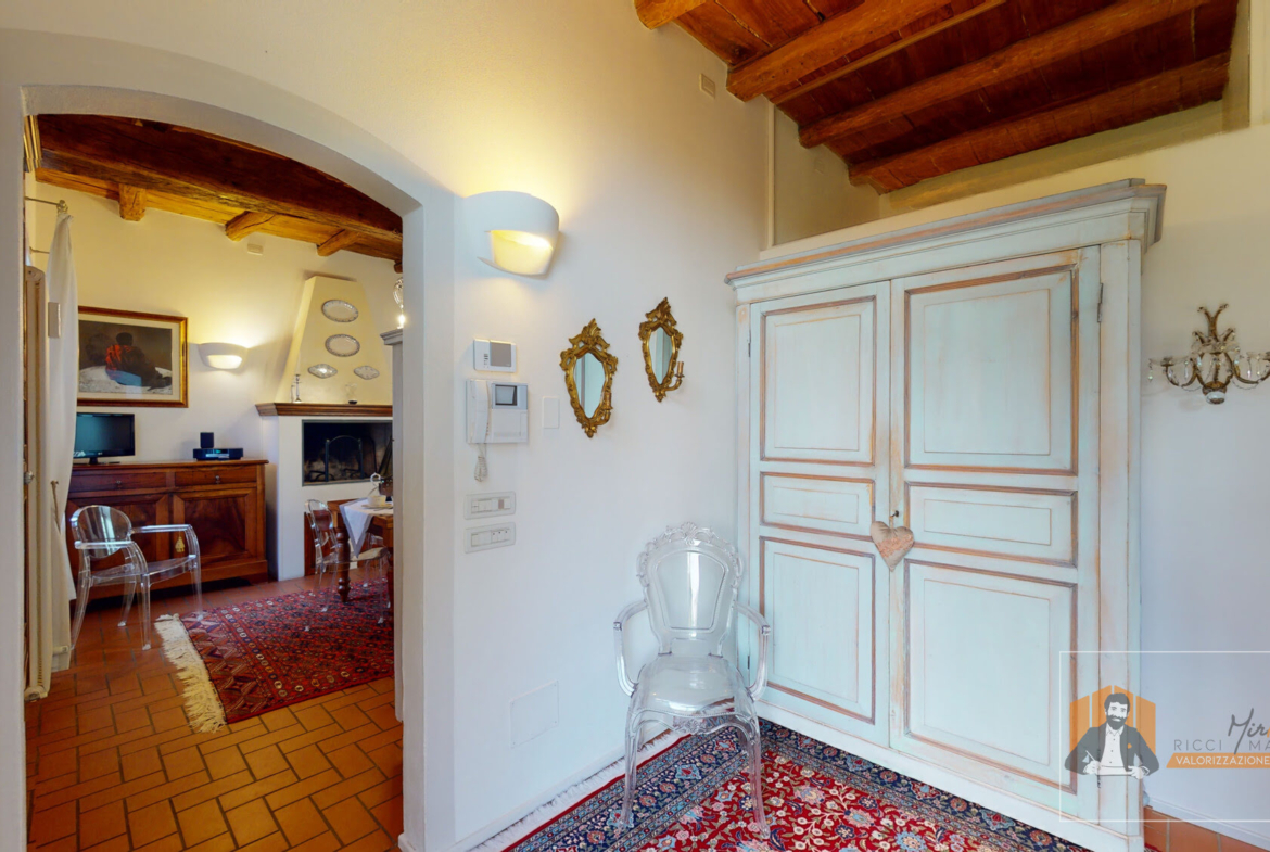 VILLA SINGOLA RISTRUTTURATA | 700 mq di GIARDINO, PATIO e CANTINA | FIESSO di CASTENASO