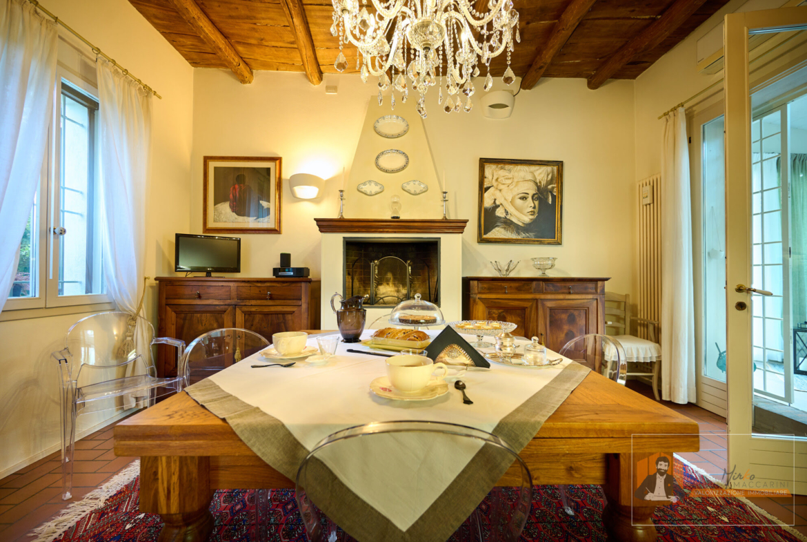 VILLA SINGOLA RISTRUTTURATA | 700 mq di GIARDINO, PATIO e CANTINA | FIESSO di CASTENASO