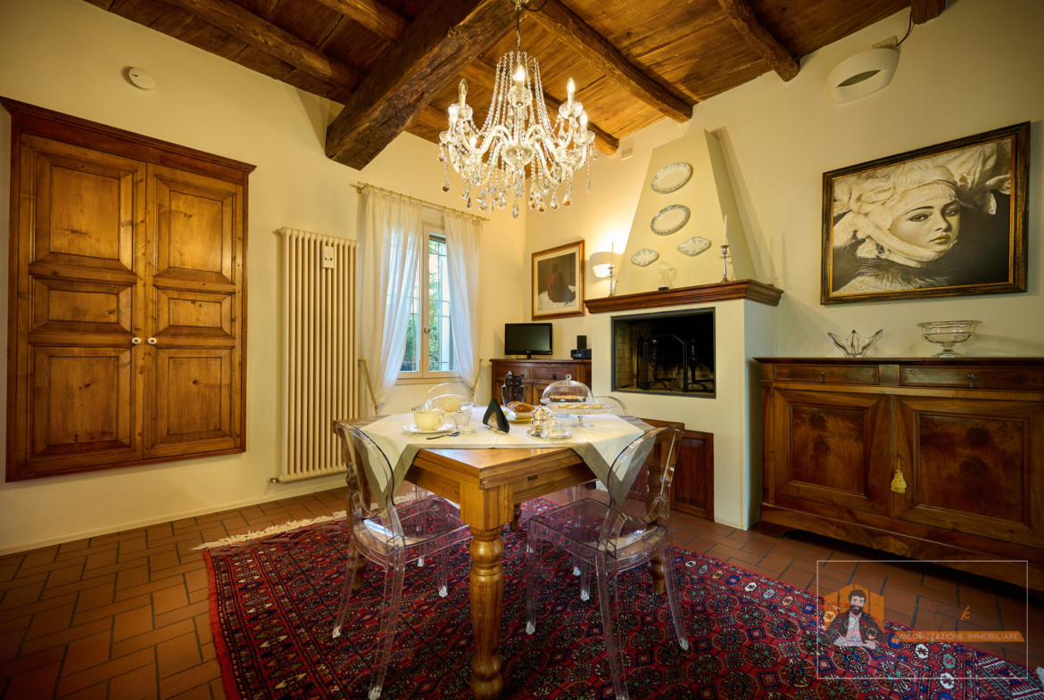 VILLA SINGOLA RISTRUTTURATA | 700 mq di GIARDINO, PATIO e CANTINA | FIESSO di CASTENASO