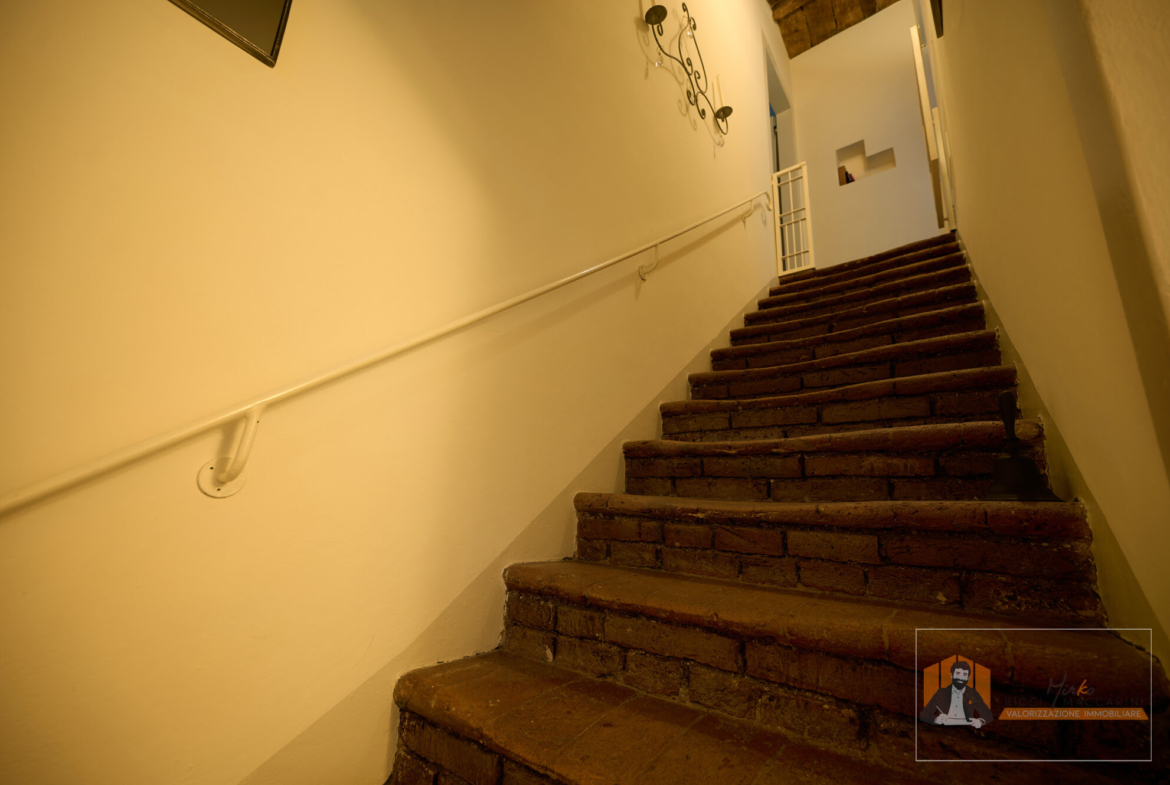 VILLA SINGOLA RISTRUTTURATA | 700 mq di GIARDINO, PATIO e CANTINA | FIESSO di CASTENASO