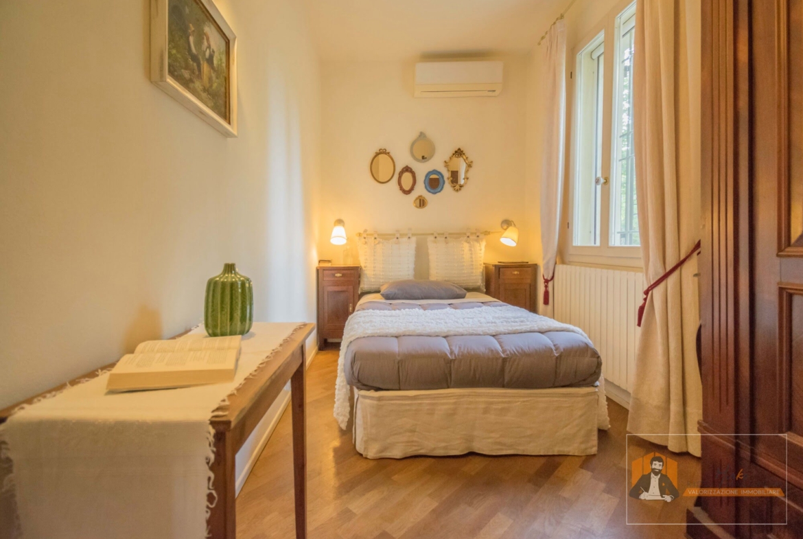 VILLA SINGOLA RISTRUTTURATA | 700 mq di GIARDINO, PATIO e CANTINA | FIESSO di CASTENASO