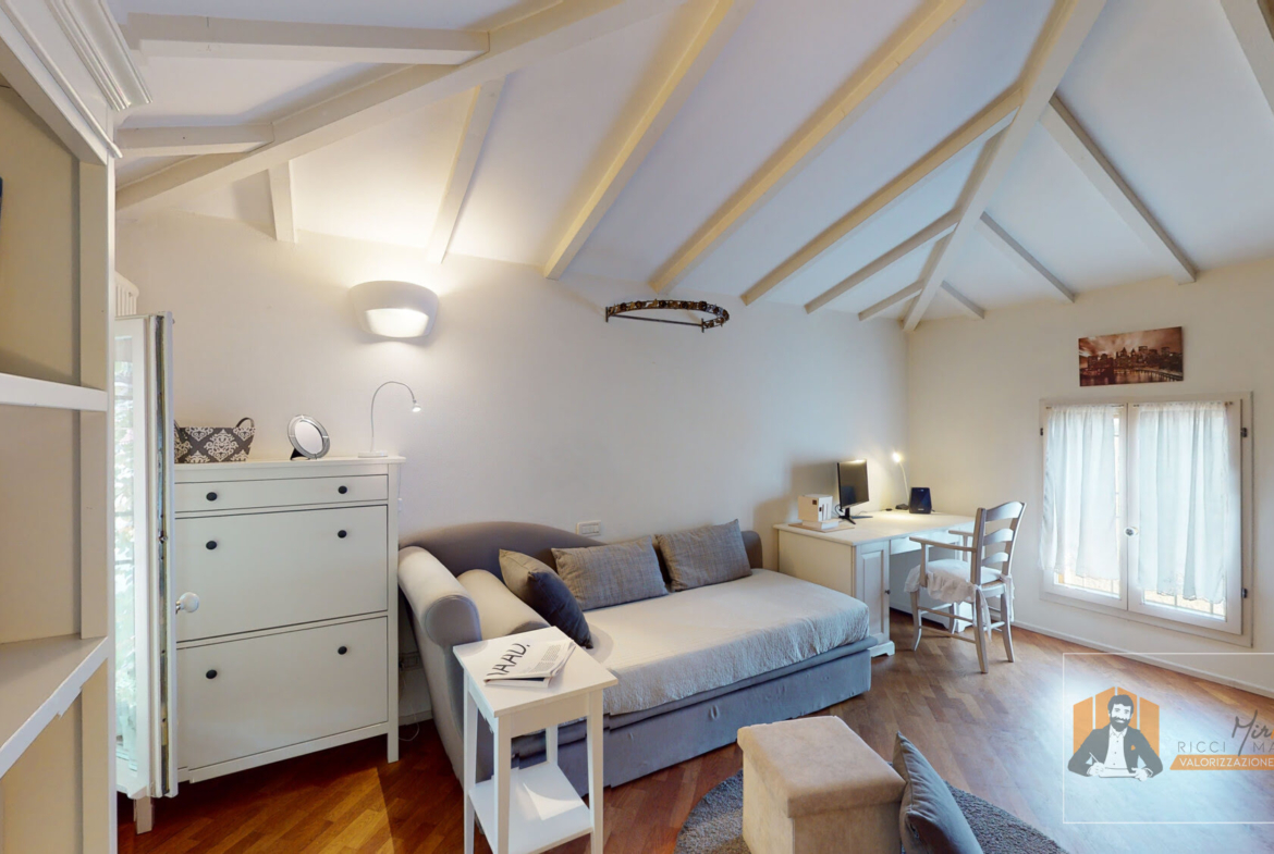 VILLA SINGOLA RISTRUTTURATA | 700 mq di GIARDINO, PATIO e CANTINA | FIESSO di CASTENASO