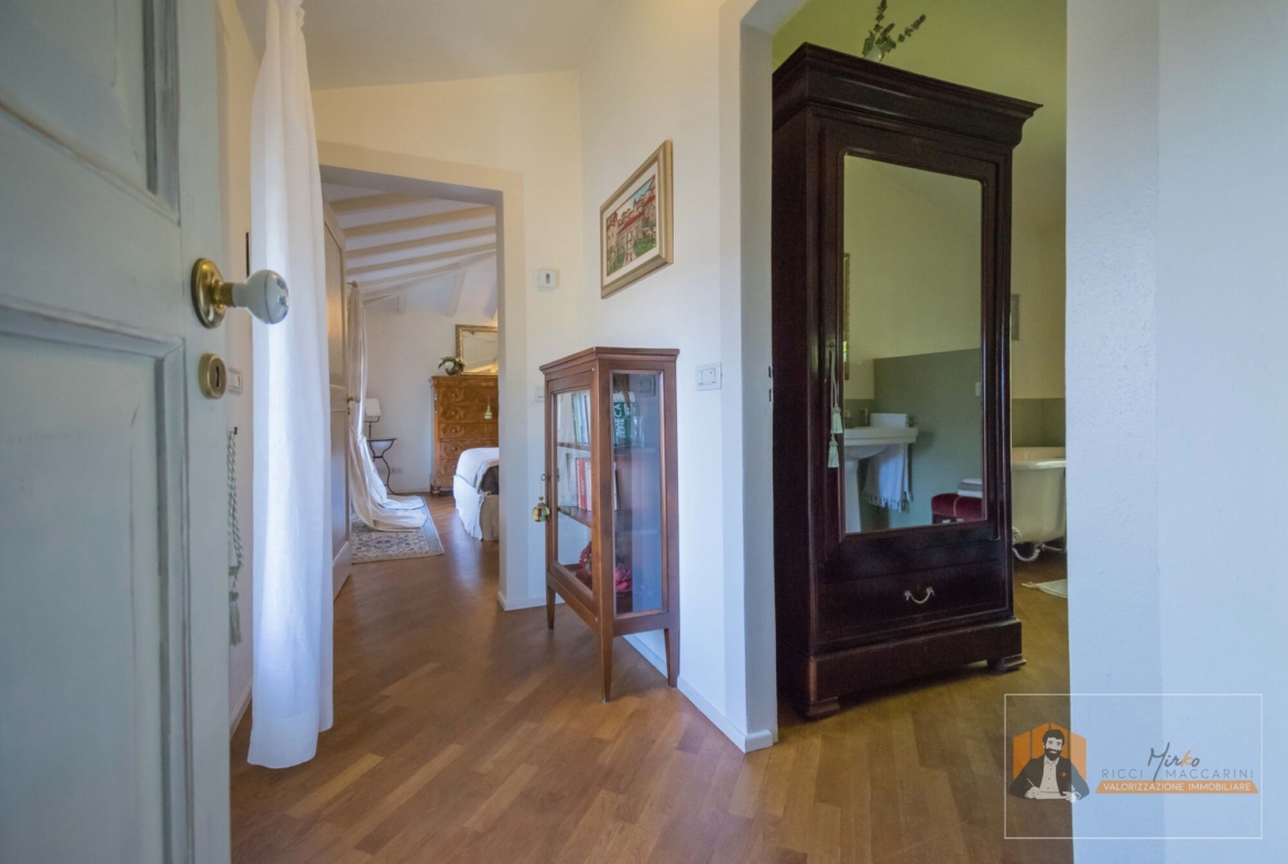 VILLA SINGOLA RISTRUTTURATA | 700 mq di GIARDINO, PATIO e CANTINA | FIESSO di CASTENASO