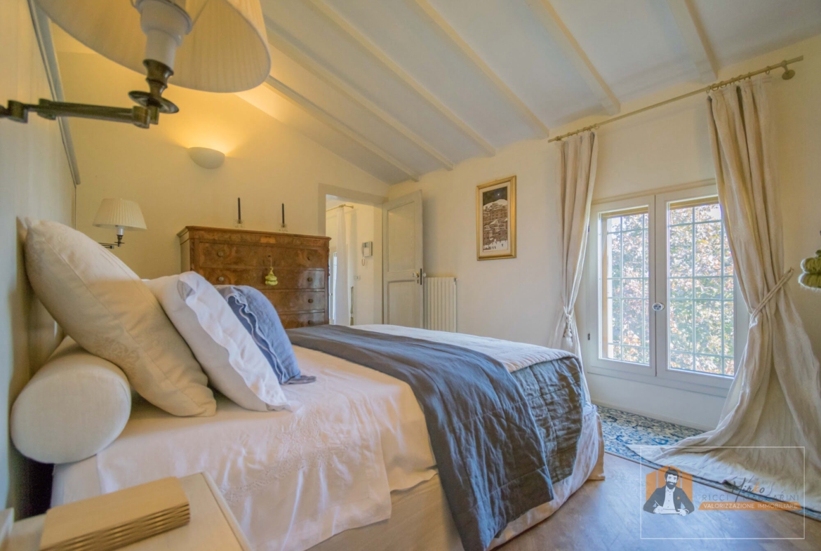 VILLA SINGOLA RISTRUTTURATA | 700 mq di GIARDINO, PATIO e CANTINA | FIESSO di CASTENASO