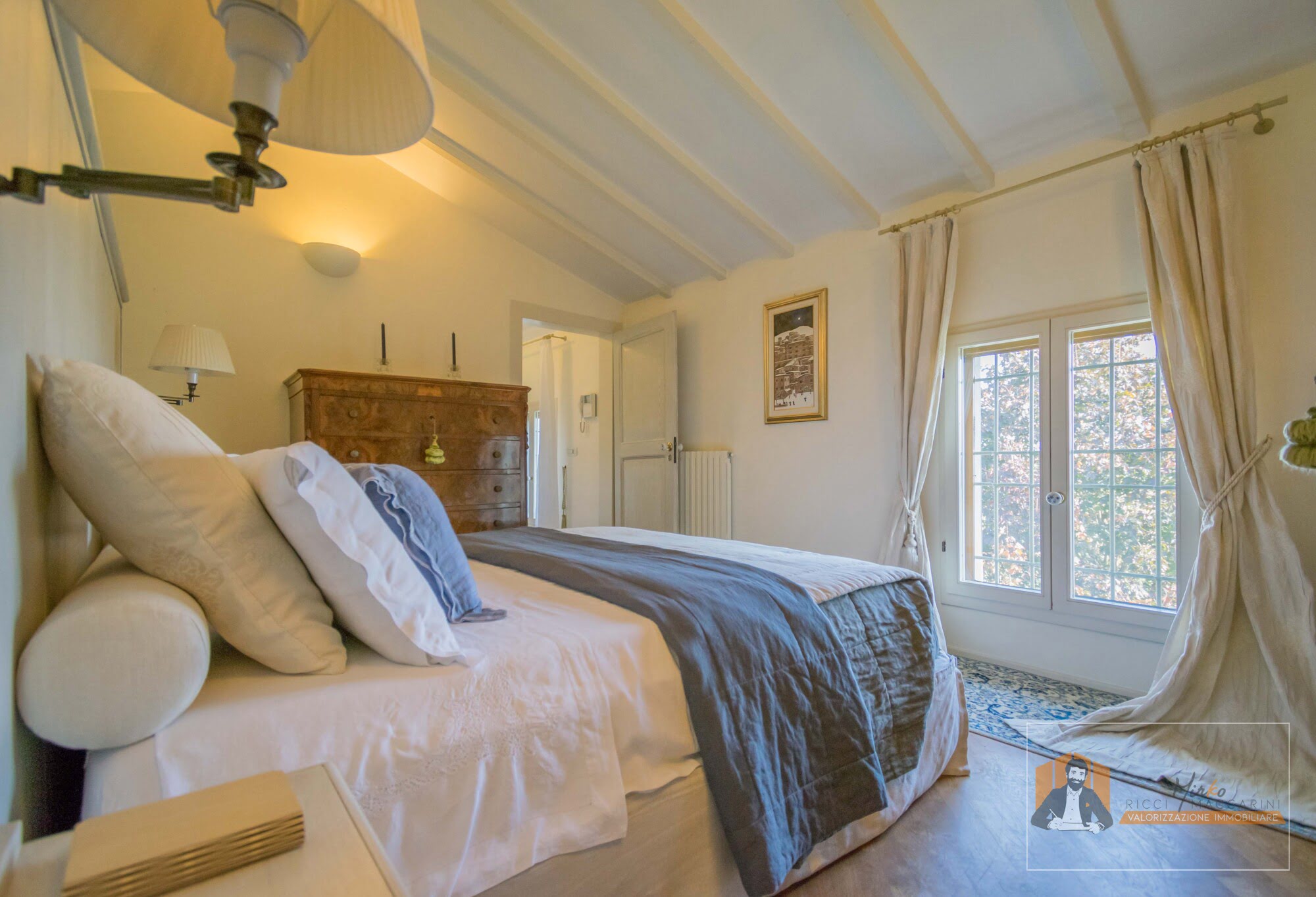 VILLA SINGOLA RISTRUTTURATA | 700 mq di GIARDINO, PATIO e CANTINA | FIESSO di CASTENASO