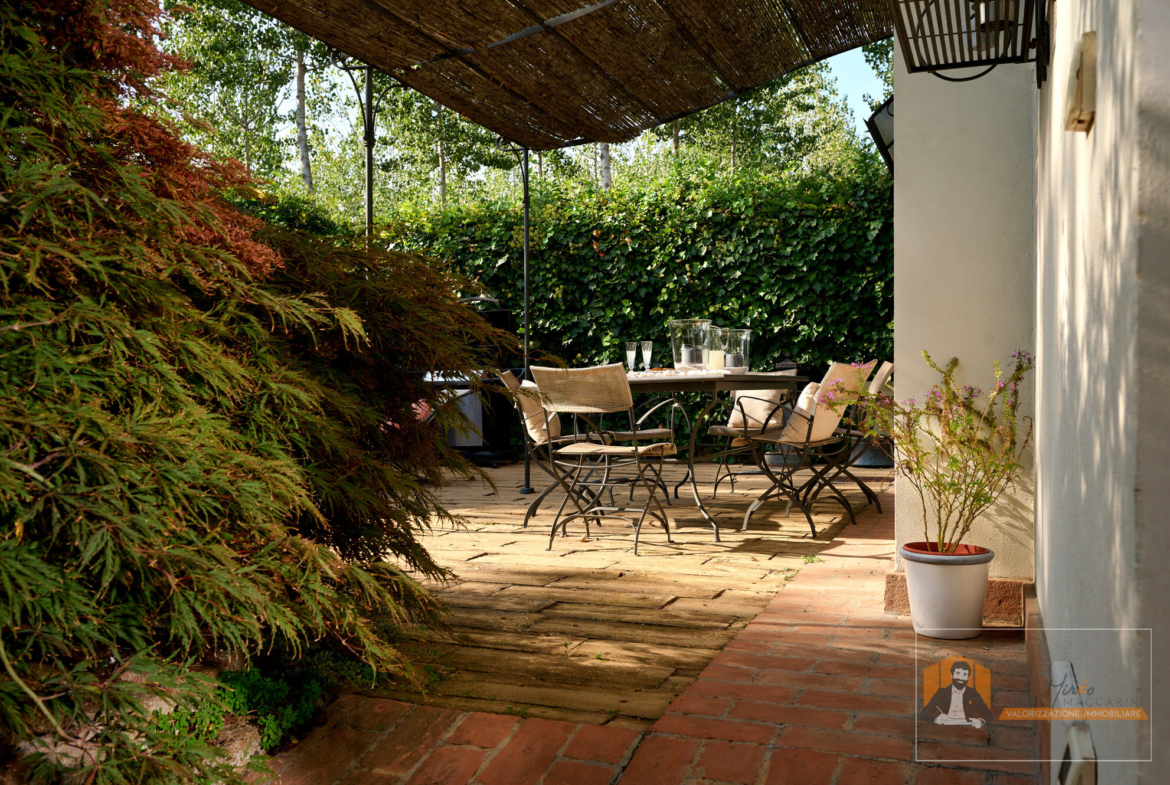 VILLA SINGOLA RISTRUTTURATA | 700 mq di GIARDINO, PATIO e CANTINA | FIESSO di CASTENASO
