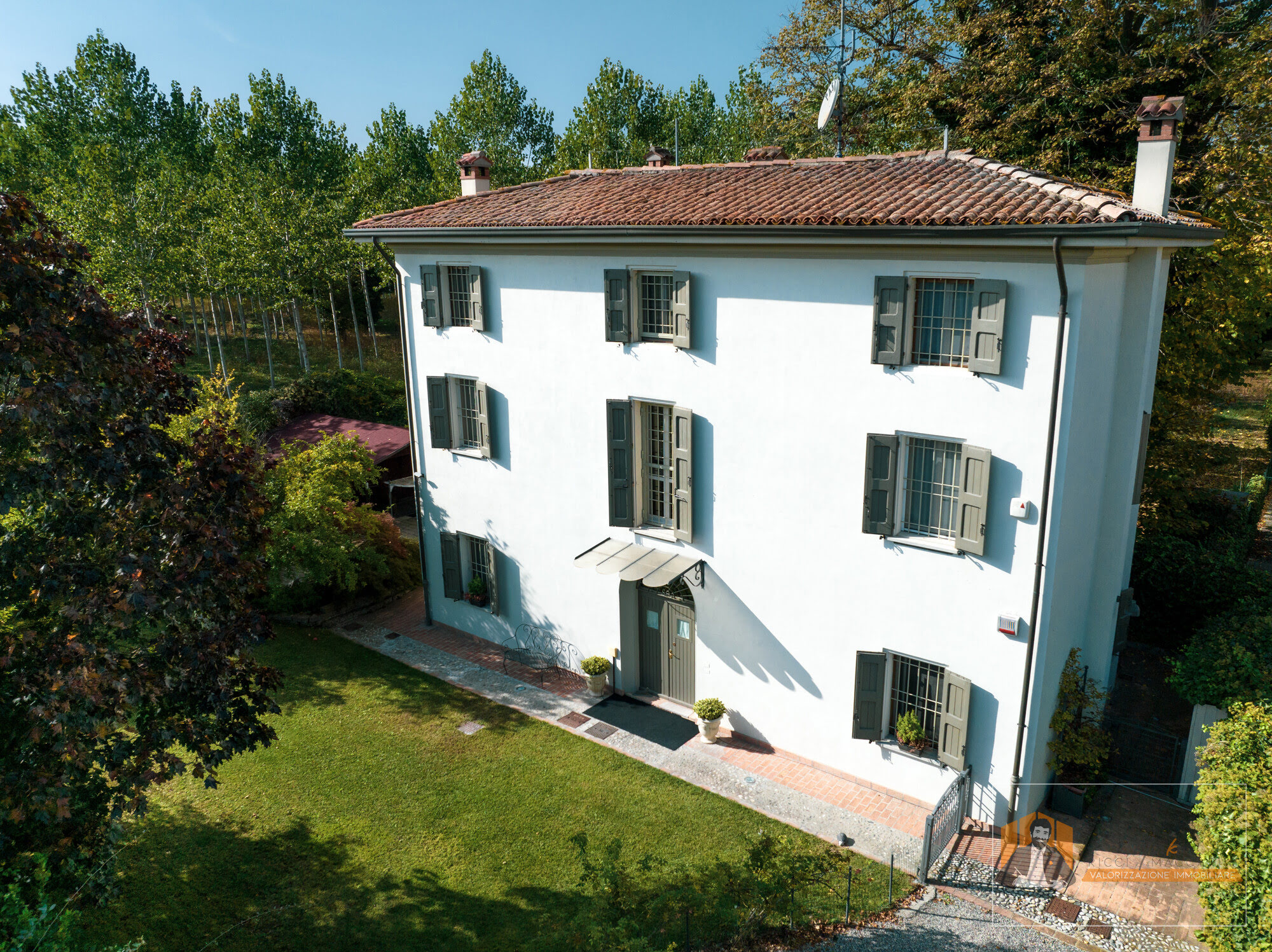 VILLA SINGOLA RISTRUTTURATA | 700 mq di GIARDINO, PATIO e CANTINA | FIESSO di CASTENASO