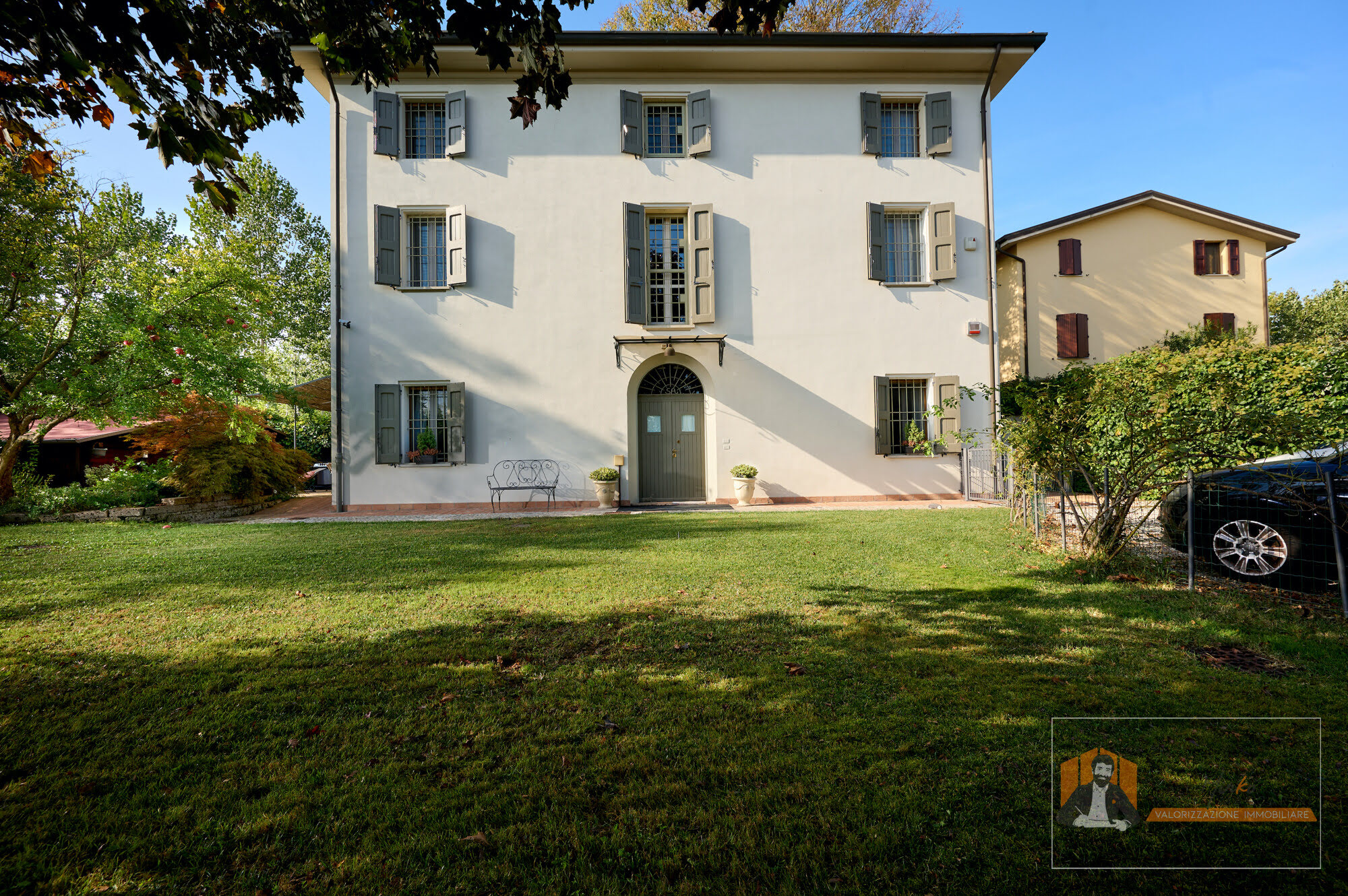 VILLA SINGOLA RISTRUTTURATA | 700 mq di GIARDINO, PATIO e CANTINA | FIESSO di CASTENASO