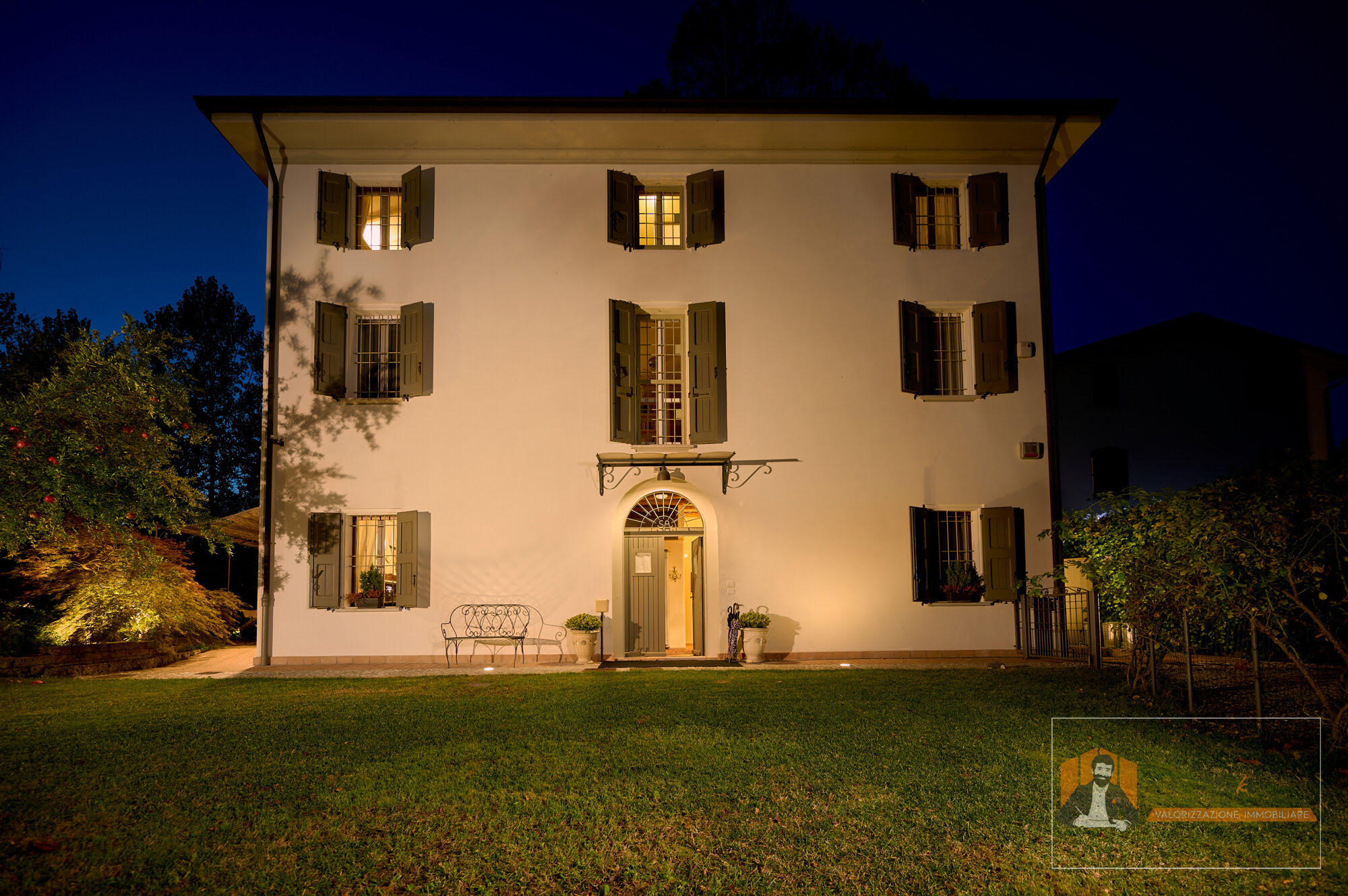 VILLA SINGOLA RISTRUTTURATA | 700 mq di GIARDINO, PATIO e CANTINA | FIESSO di CASTENASO