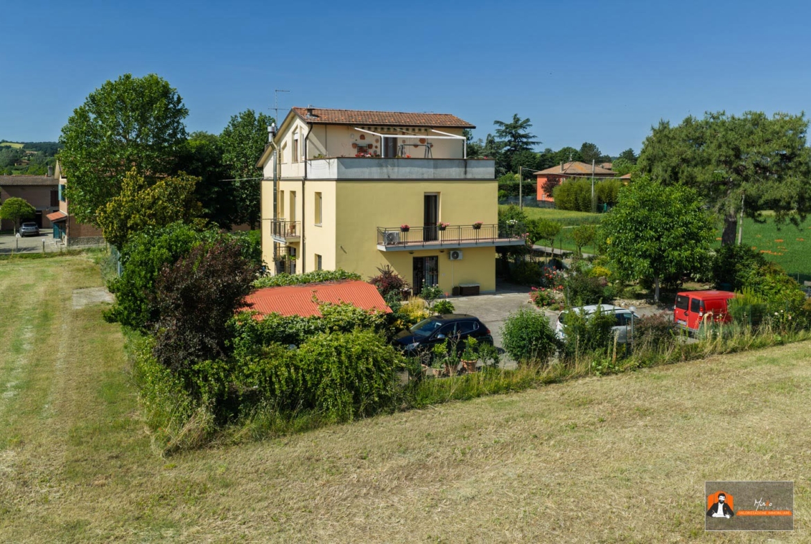 PORZIONE di VILLA in VENDITA con GIARDINO PRIVATO | MAGIONE, CASTEL SAN PIETRO TERME