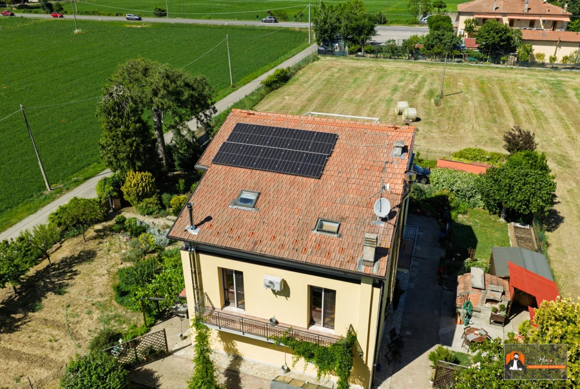 PORZIONE di VILLA in VENDITA con GIARDINO PRIVATO | MAGIONE, CASTEL SAN PIETRO TERME
