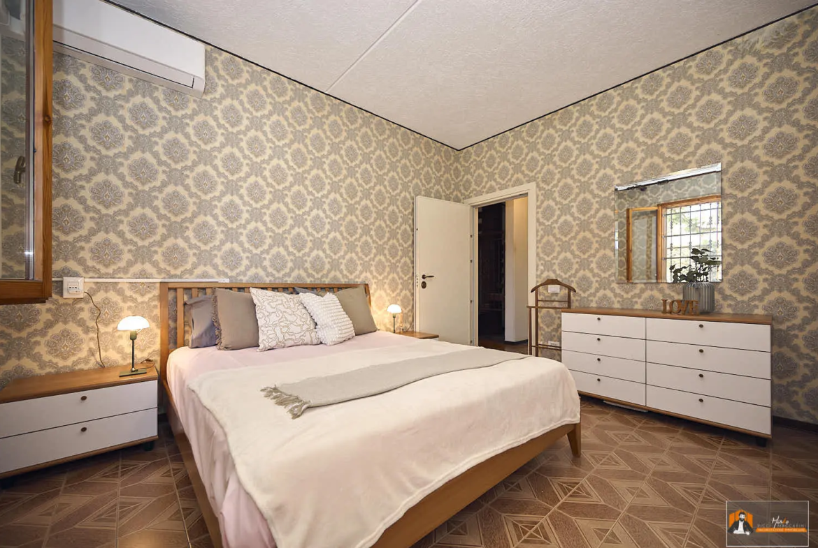 VILLA/CASA INDIPENDENTE in VENDITA a SAN GABRIELE DI BARICELLA | GIARDINO PRIVATO di 850MQ e PISCINA