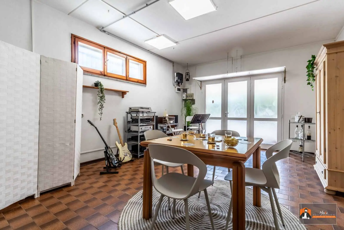 VILLA/CASA INDIPENDENTE in VENDITA a SAN GABRIELE DI BARICELLA | GIARDINO PRIVATO di 850MQ e PISCINA